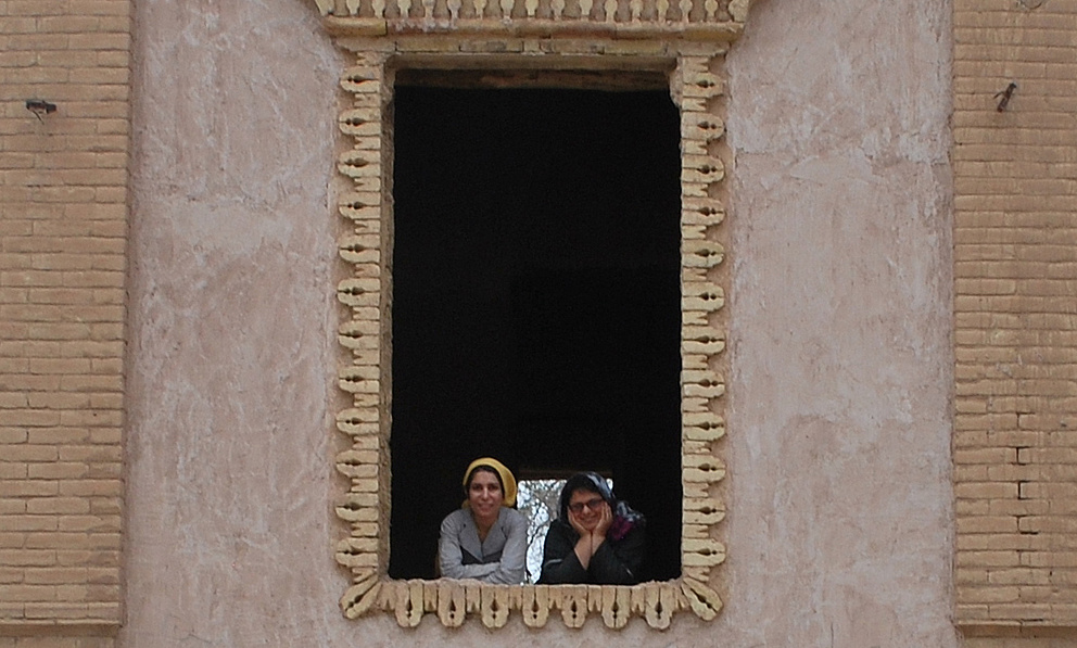 Maryam Dezhamkhooy und Leila Papoli-Yazdi 2012, Neshat Garden, Neyshabour, Iran