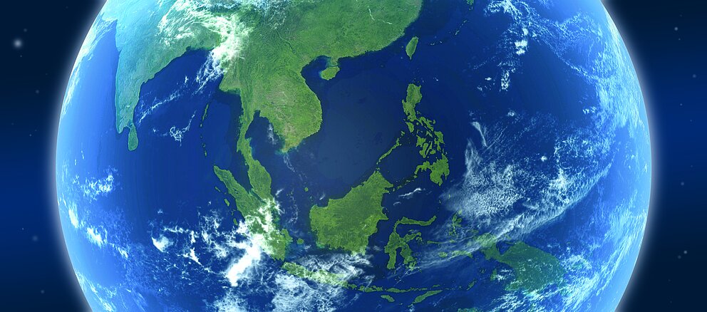 Erde mit grünen Kontinenten, Symbolbild Internationales Klimaschutzstipendium