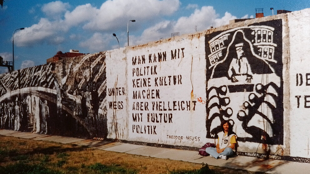 Berliner Mauer mit Graffiti, datiert 1994