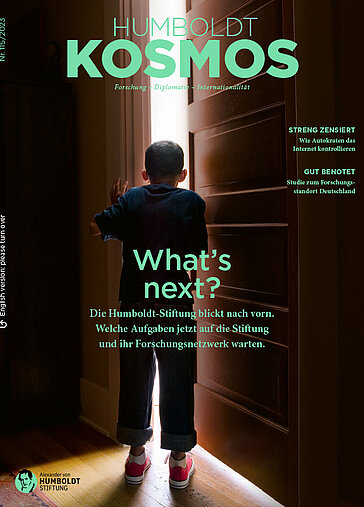 Titelseite Kosmos 115 Deutsch. uf dem Bild ist ein Kind zu sehen, welches durch einen Türspalt in einen hellen Raum blickt.
