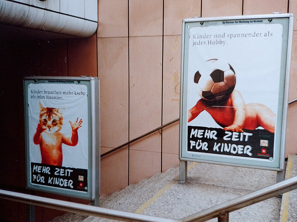 Plakat mit der Aufschrift Mehr Zeit für Kinder, datiert 1994