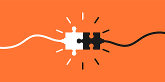 Zwei Puzzleteile an Kabeln, die ineinander greifen