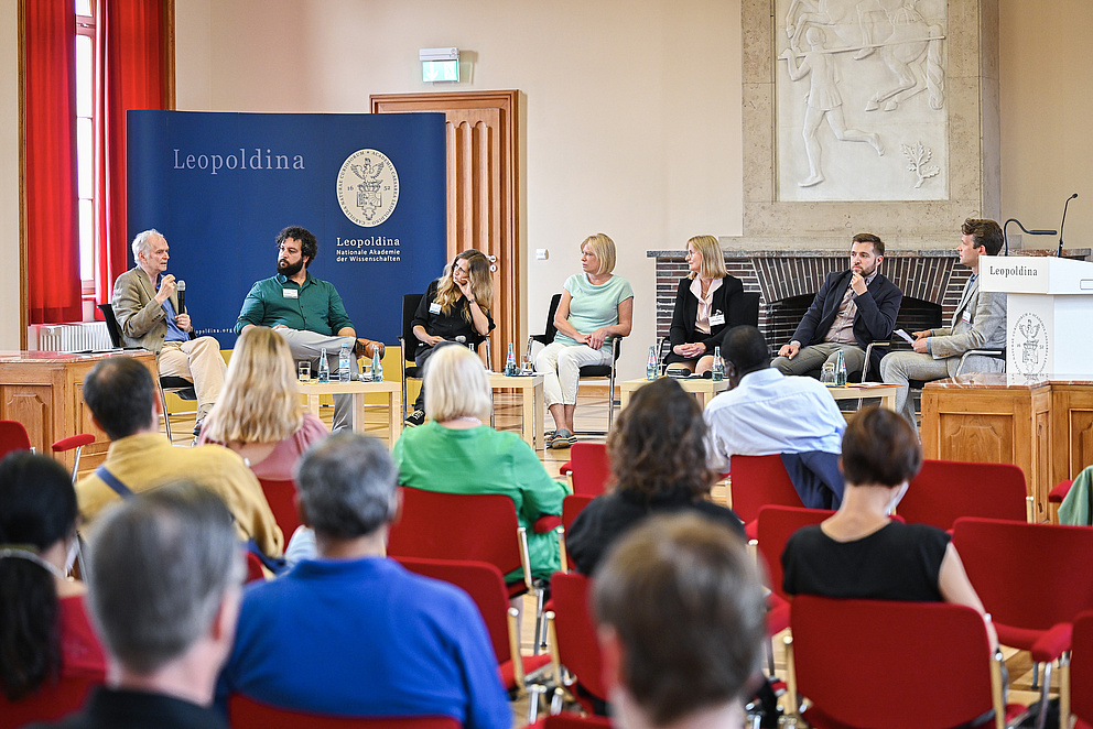 Leopoldina - Podiumsdiskussion zum Thema „Thinking Social Cohesion Locally: Community Responses to Right-Wing Extremism“