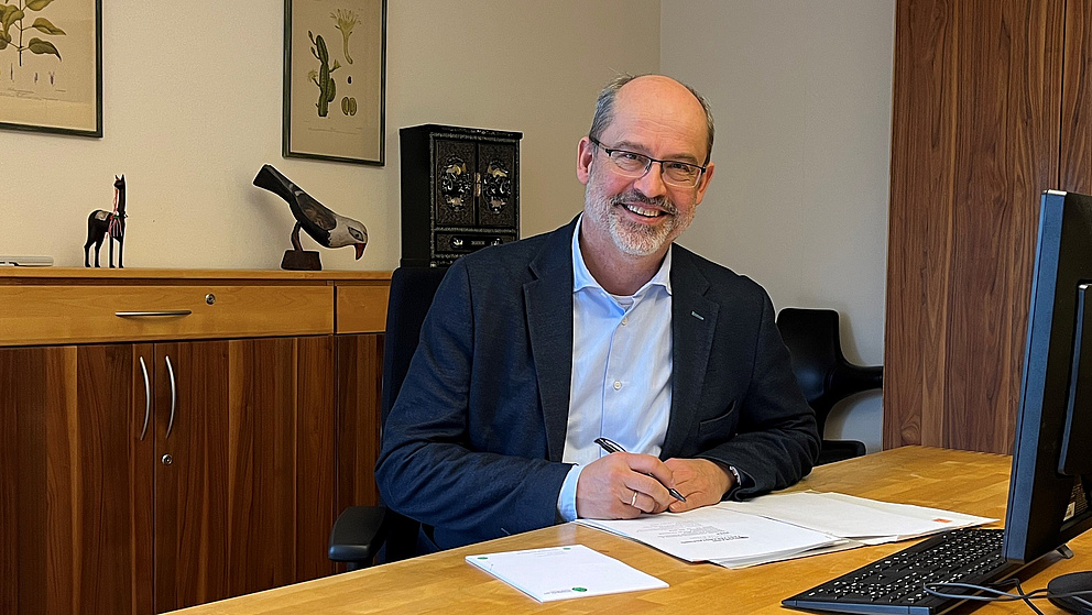 Markus Zanner am Schreibtisch