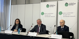Foto der Pressekonferenz mit Robert Schlögl, Enno Aufderheide und Kristina Güroff