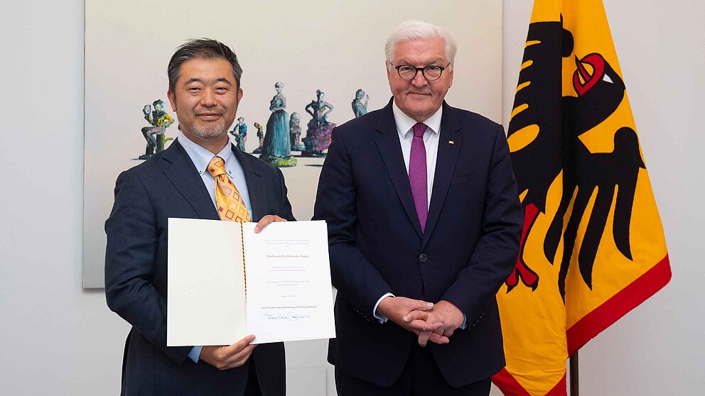 Keisuke Goda, Philipp Franz von Siebold-Preisträger 2022 mit Bundespräsident Steinmeier