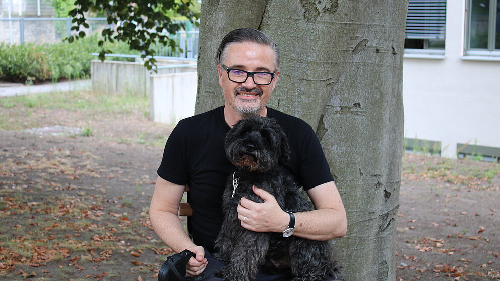 Richard Mole und sein Hund Django