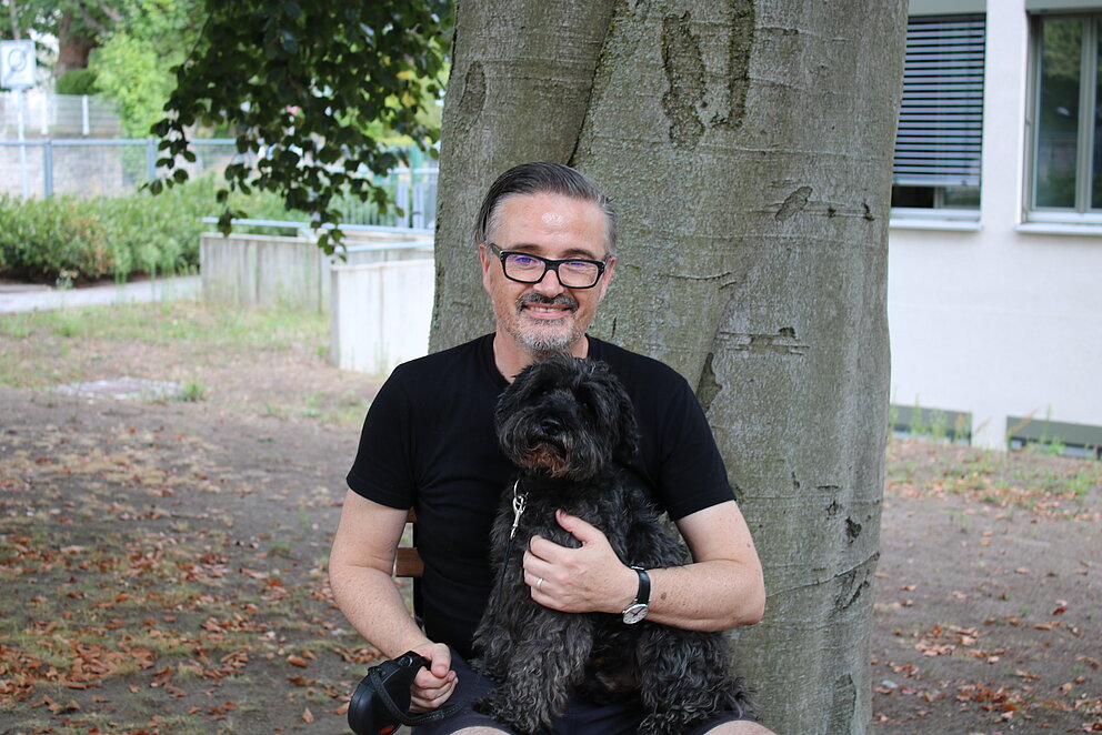 Richard Mole und sein Hund Django