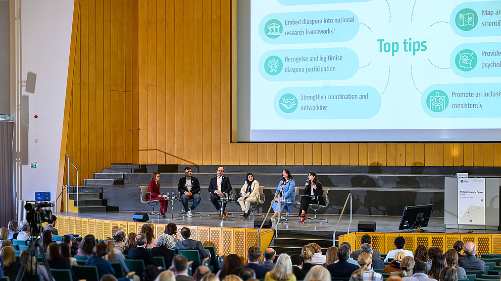 Hörsaal der FU Berlin mit Gästen des PSI-Forums